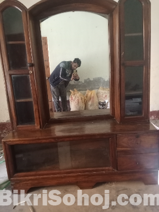 ডেসিন টেবিল